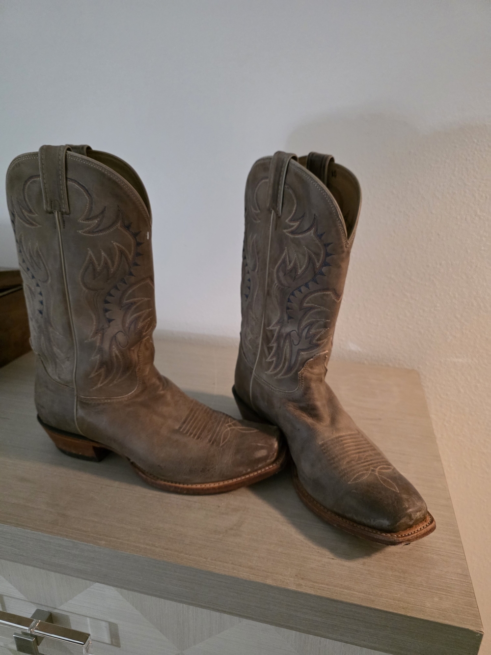 Men's Western Pull-On Cowboy Boots in Taupe Brown